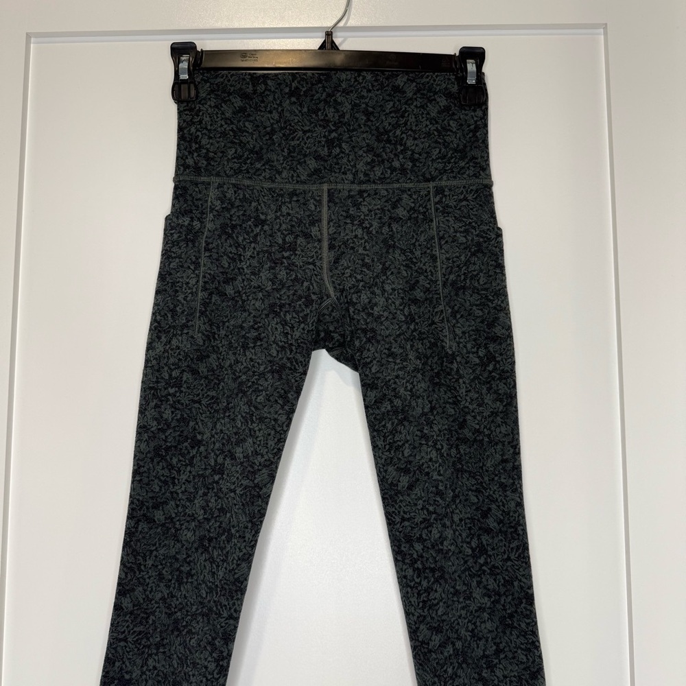 Athleta Salutation Stash Pocket II 7/8 Tight - Picture 2 of 11